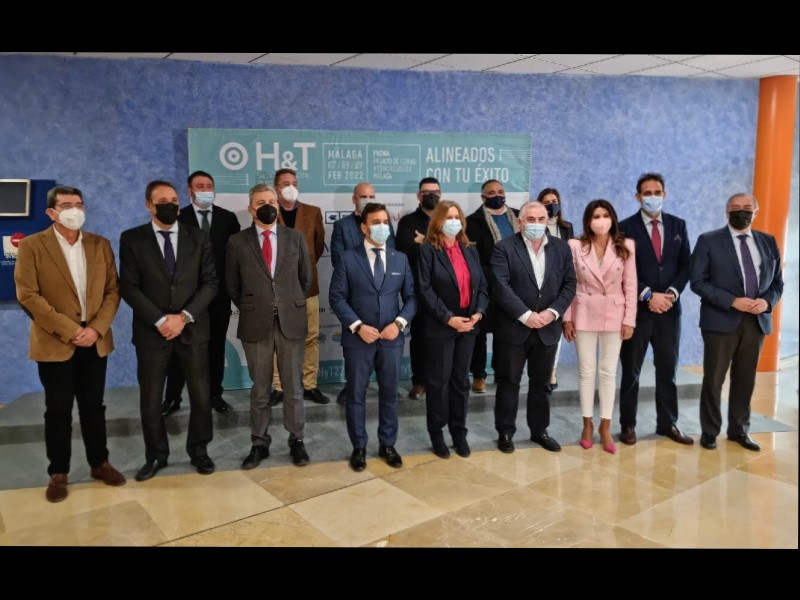 Foto-de-familia-rueda-de-prensa-HyT-3-2-2022